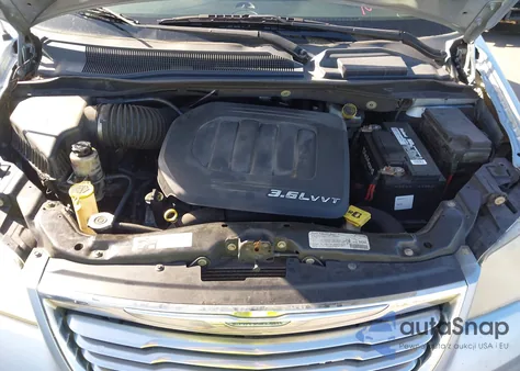 2013 Chrysler Town & Country Touring из США, поврежденный, VIN 2C4RC1BG6DR723815